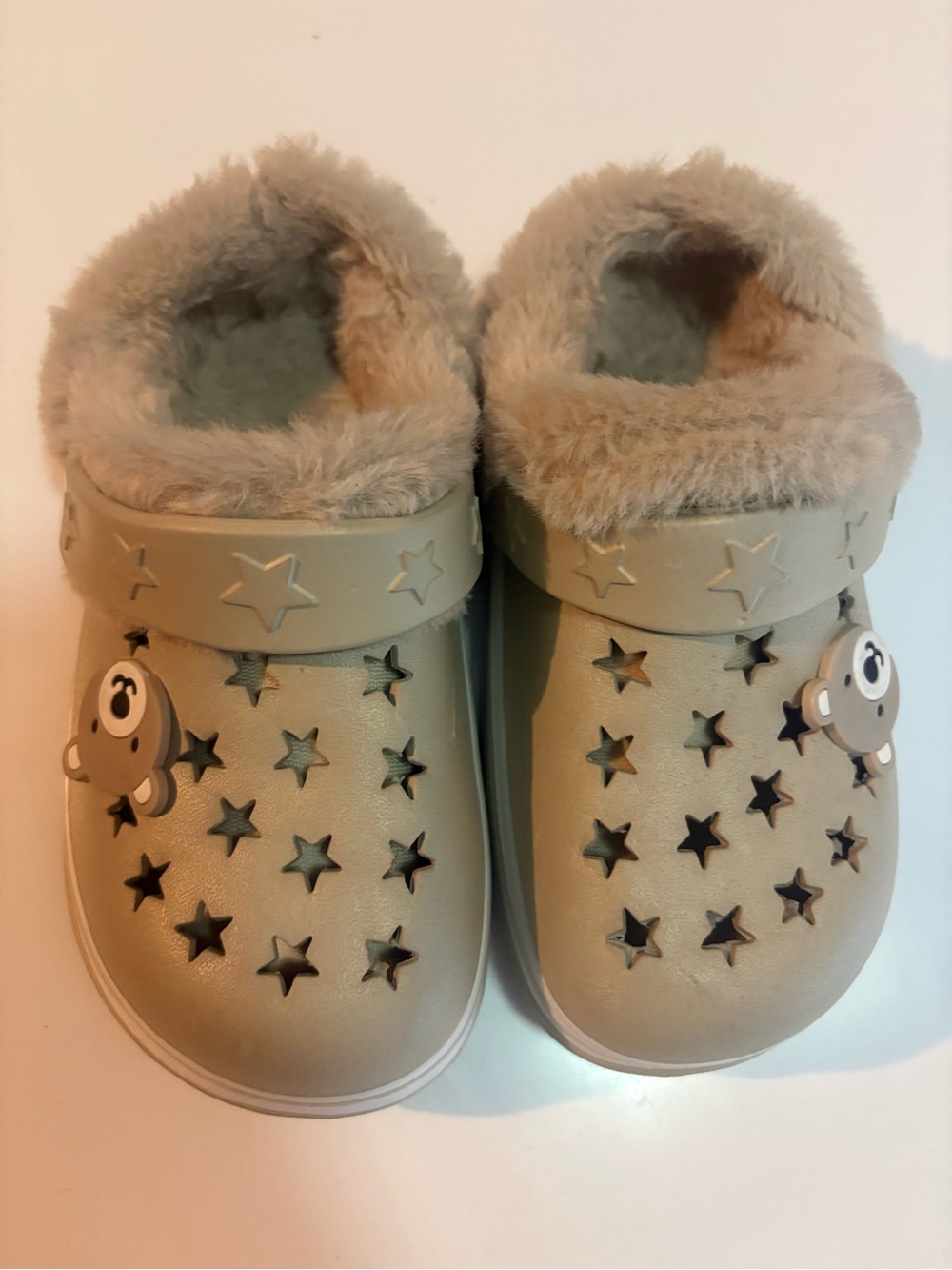 Stepping Stones Kids Clogs Fur Lined Tan Grey Star Cutouts Bear Charm Size 9C - Picture 1 of 11